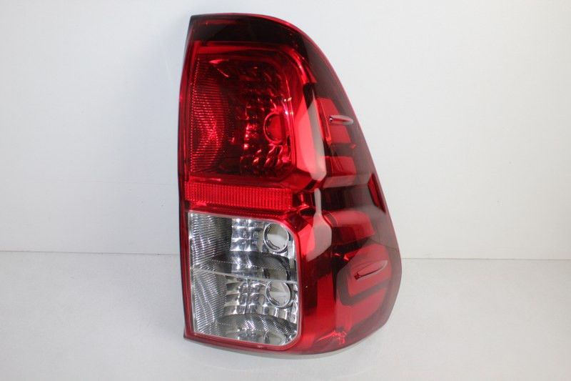 TOYOTA TAIL LIGHT HILUX 2016