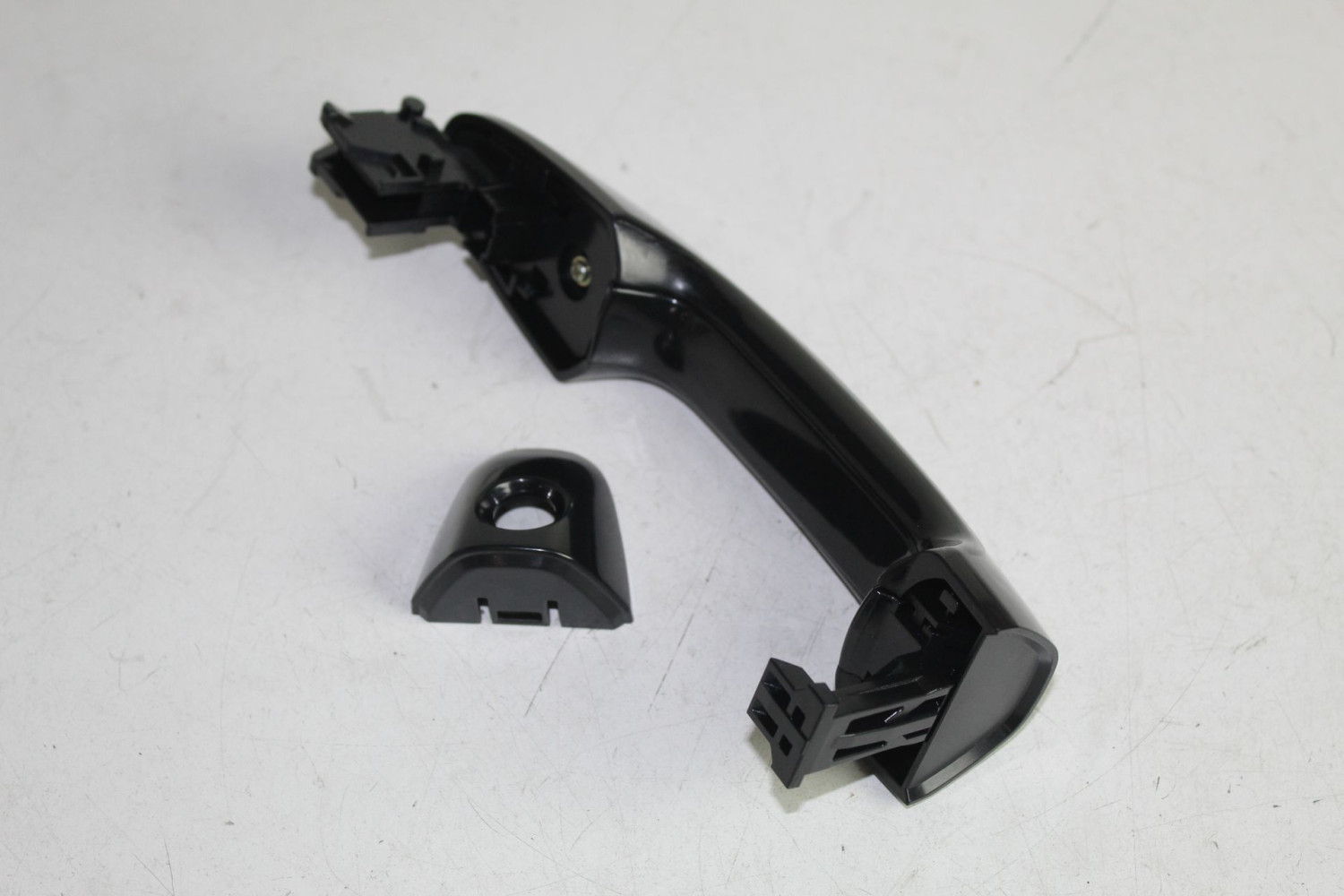 TOYOTA DOOR HANDLE HILUX 2.4 GD6 W/KEY HOLE RH 16-