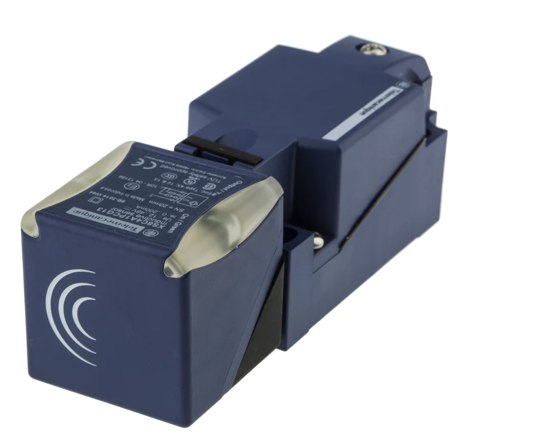 Telemecanique Sensors Inductive Block-Style Proximity Sensor, 16 mm Detection, PNP Output, 12 → 48 V dc, IP65,